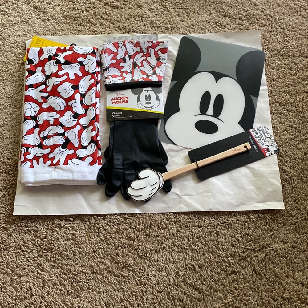 4pc Mickey Mouse kitchen set